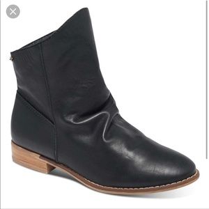 NWOT Roxy Leon Black Leather booties